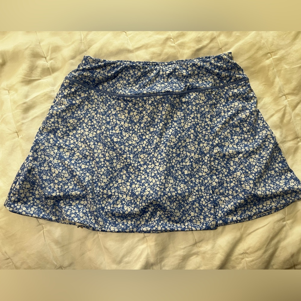 Tuckernuck NWOT tennis skirt M…blue and white floral! Perfect for summer!